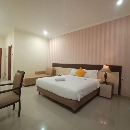 Oyo 90473 Gowin Hotel Kuta Lombok Esterno foto