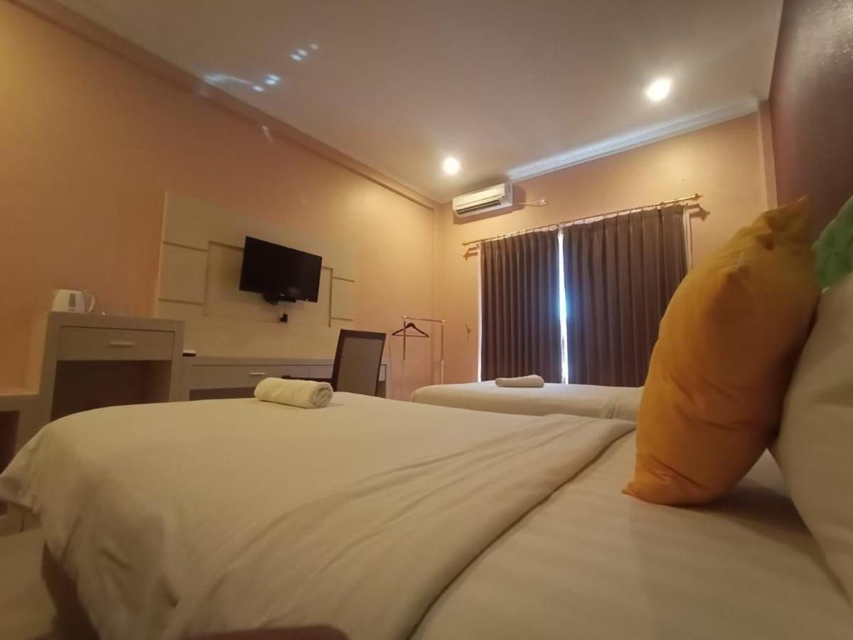 Oyo 90473 Gowin Hotel Kuta Lombok Esterno foto