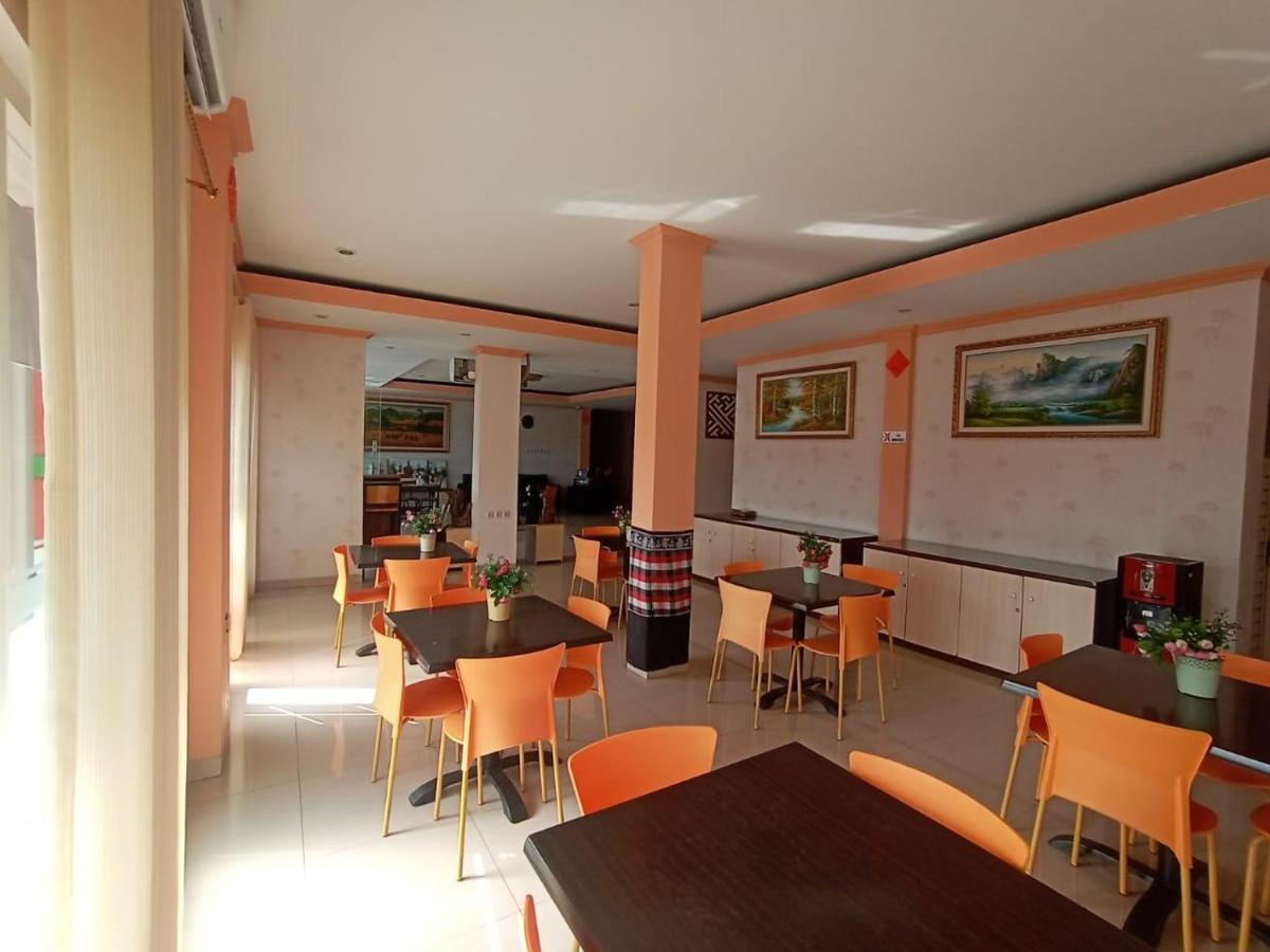 Oyo 90473 Gowin Hotel Kuta Lombok Esterno foto