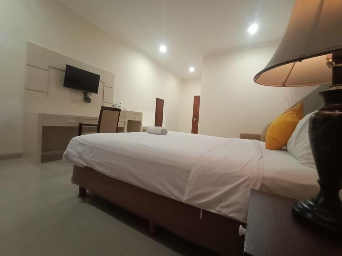 Oyo 90473 Gowin Hotel Kuta Lombok Esterno foto
