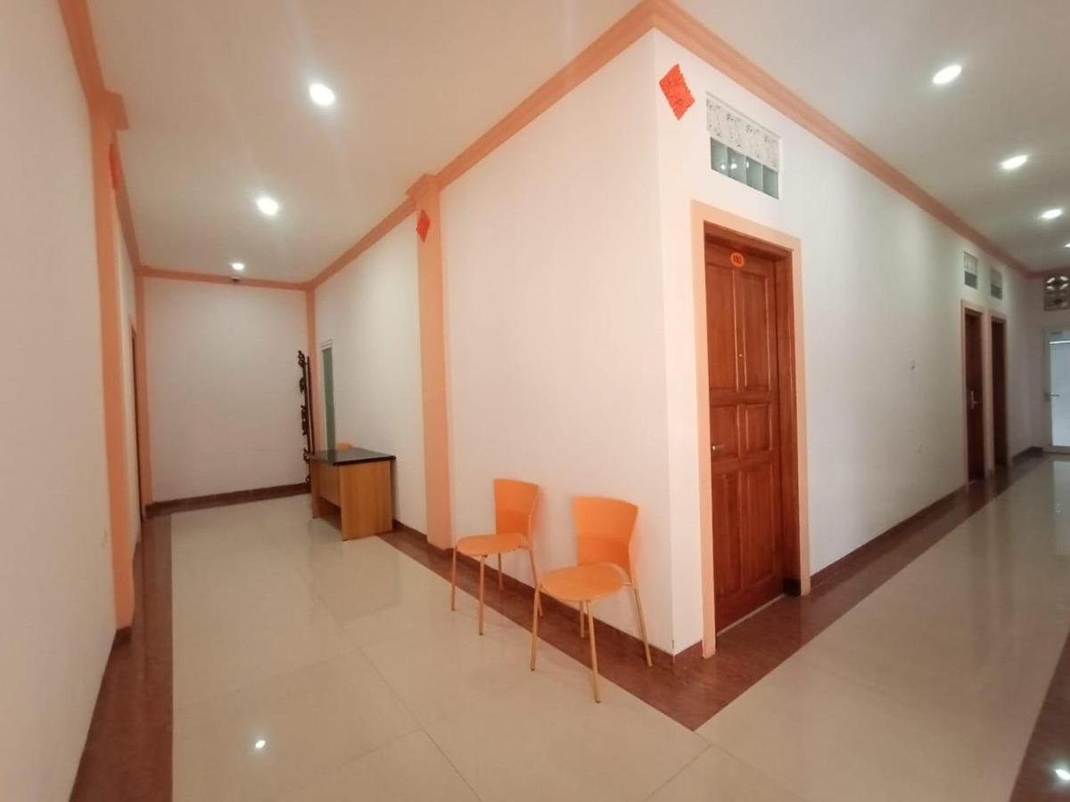 Oyo 90473 Gowin Hotel Kuta Lombok Esterno foto