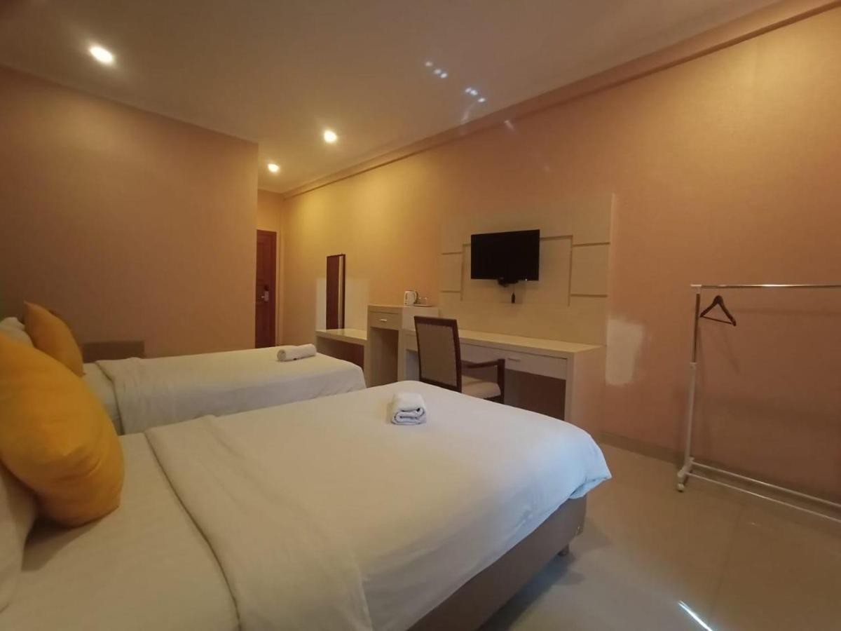 Oyo 90473 Gowin Hotel Kuta Lombok Esterno foto