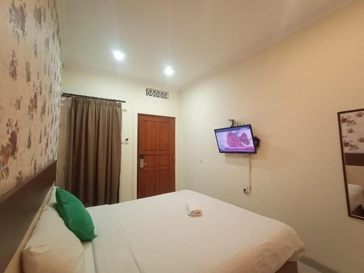 Oyo 90473 Gowin Hotel Kuta Lombok Esterno foto