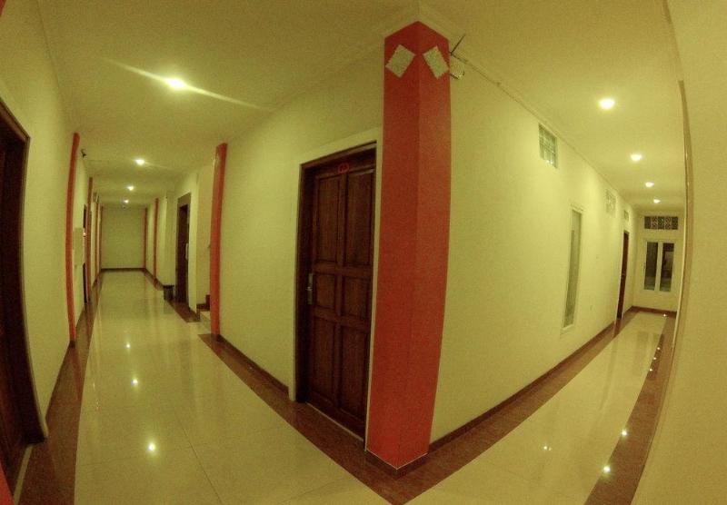 Oyo 90473 Gowin Hotel Kuta Lombok Esterno foto