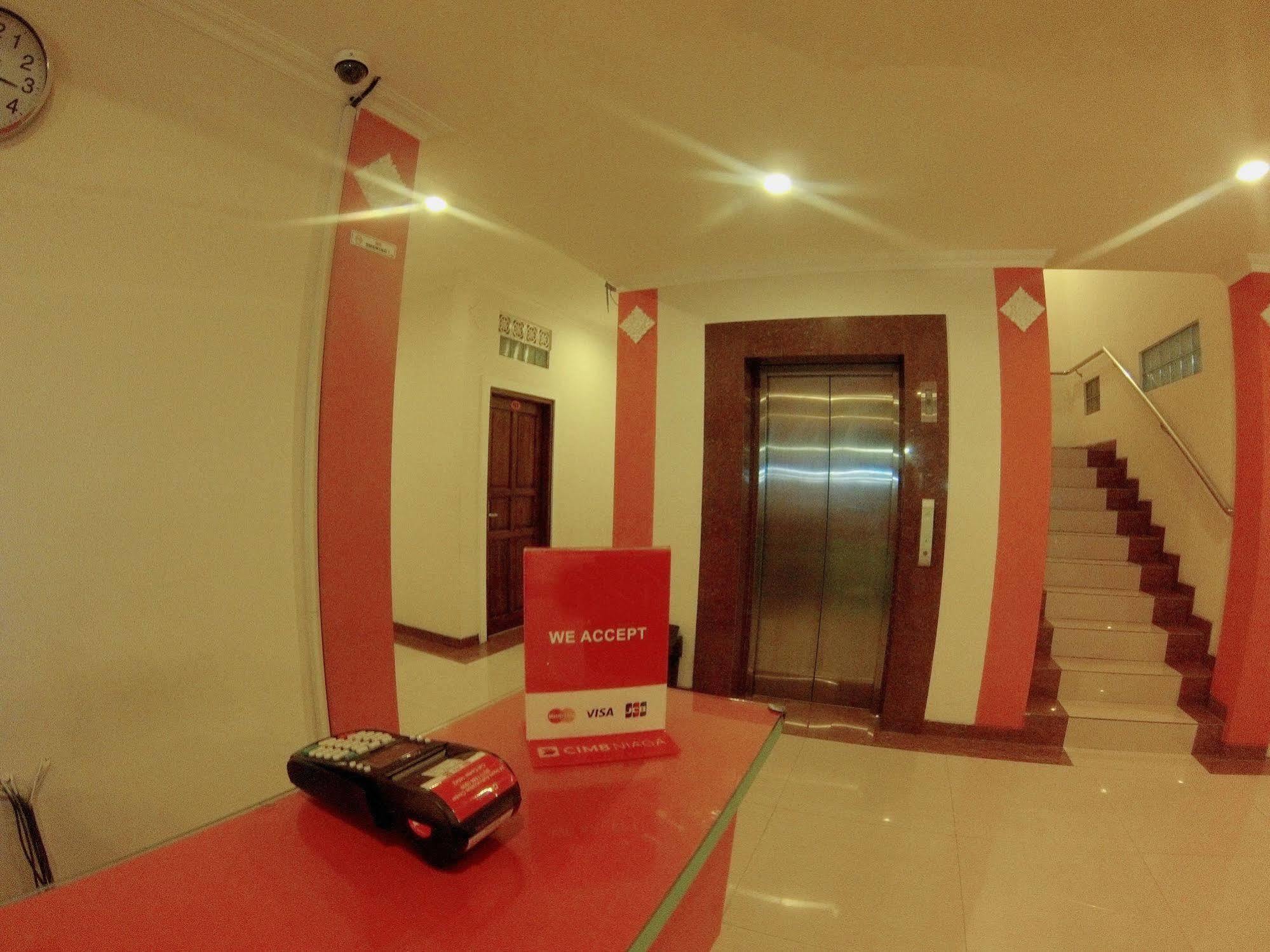 Oyo 90473 Gowin Hotel Kuta Lombok Esterno foto